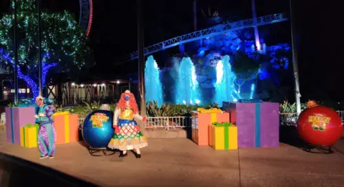 Magic Mountain Holidays in the Park Drive-Thru Experience | Christmas 2020